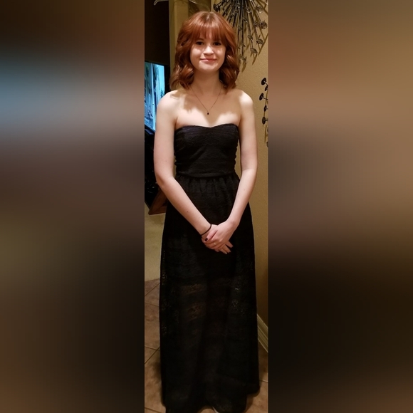 Lace party dress - Picture 1 of 5